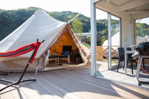 UFUFU　VILLAGEの可愛いテント、広々デッキにハンモック。